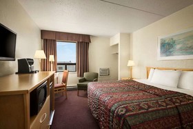 Travelodge by Wyndham Edmonton West