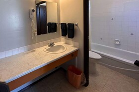 Howard Johnson by Wyndham Edson