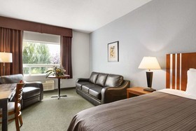 High Prairie Inn Hotel & Suites
