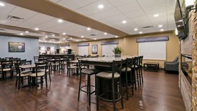 Best Western Plus Lacombe Inn & Suites