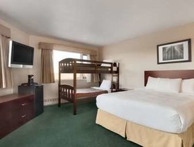 Days Inn by Wyndham Lethbridge