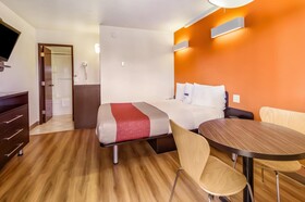Motel 6 Lethbridge, AB