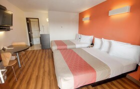 Motel 6 Lethbridge, AB