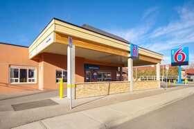 Motel 6 Lethbridge, AB