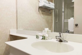 Travelodge by Wyndham Spruce Grove