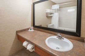 Stony Plain Inn & Suites