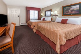 Stony Plain Inn & Suites