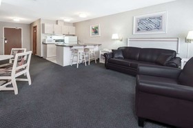 Stony Plain Inn & Suites