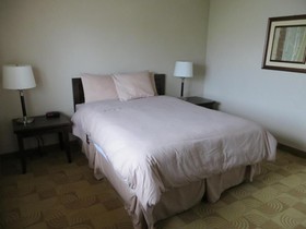 Shoreside Inn & Suites