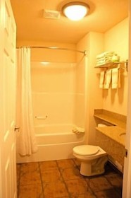 Shoreside Inn & Suites