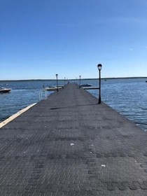 Shoreside Inn & Suites