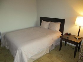 Shoreside Inn & Suites