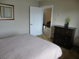 Shoreside Inn & Suites