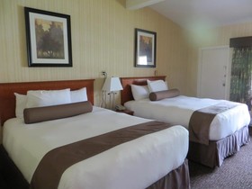 Bayshore Inn Resort & Spa