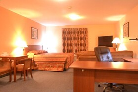 Aurora Park Inn & Suites