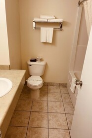 Aurora Park Inn & Suites