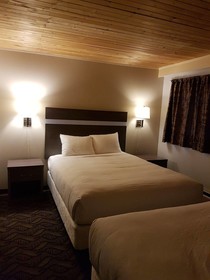 Holiday Motel And RV Resort