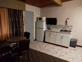 Holiday Motel And RV Resort