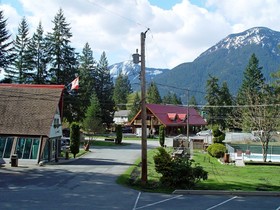 Holiday Motel And RV Resort