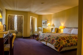 Econo Lodge Inn & Suites