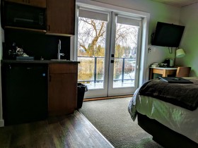 Riverside Inn