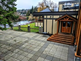 Riverside Inn