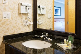 Holiday Inn & Suites North Vancouver