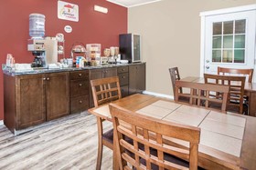Super 8 by Wyndham Quesnel BC