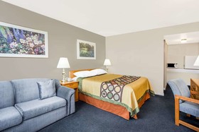 Super 8 by Wyndham Quesnel BC