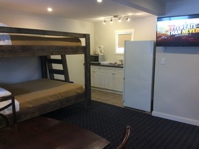 Peaks Lodge