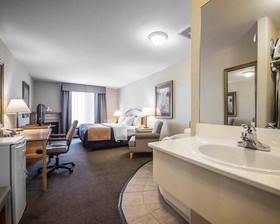 Comfort Inn & Suites Salmon Arm