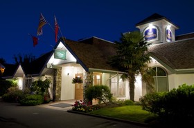 Best Western Plus Emerald Isle Hotel
