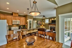 Pineview Lodge by Bear Country