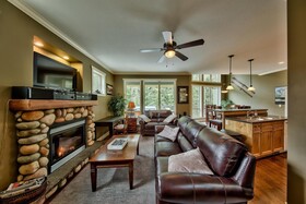 Pineview Lodge by Bear Country