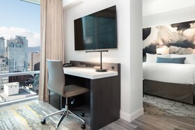 Delta Hotels Vancouver Downtown Suites