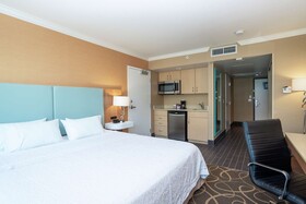 Hampton Inn & Suites by Hilton Vancouver Downtown