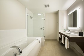 Holiday Inn Express & Suites Victoria - Colwood