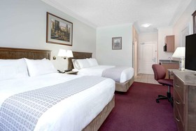 Holiday Inn Victoria – Elk Lake