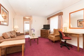 Elk Lake Inn & Suites