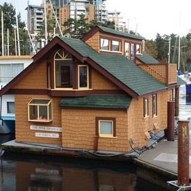 Pink Dishrack Floating Cottage