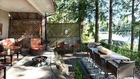 Willow Suite Lakeside Retreat