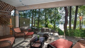 Willow Suite Lakeside Retreat