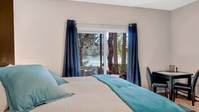 Willow Suite Lakeside Retreat