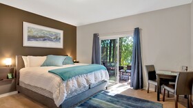 Willow Suite Lakeside Retreat