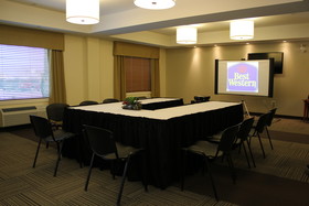 Best Western Thompson Hotel & Suites
