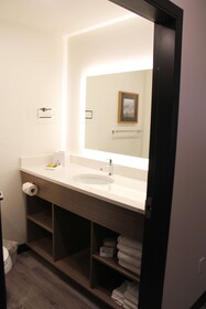 Best Western Plus Winkler