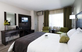 V Hotel & Suites