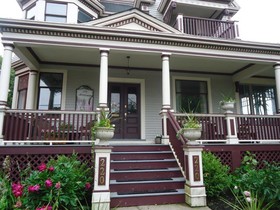Mahogany Manor B&B