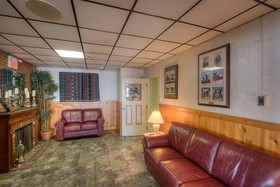 The Claymore Inn & Suites
