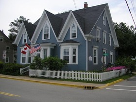 Fairmont House Bed And Breakfast